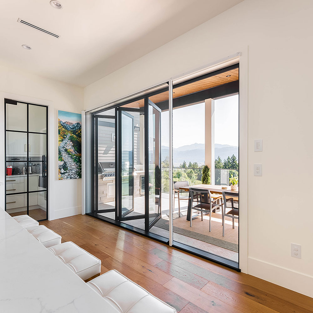 Screen fitting all oversized door types